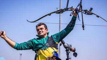 Luciano Rezende celebrates winning a quota place for the Paris 2024 Paralympic Games.
