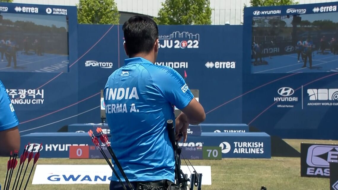 …and resets to take his shot. This time the timer is green.