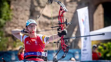 Isabel Fernandez Jimenez shooting at Rome 2025 European Para Archery Cup.