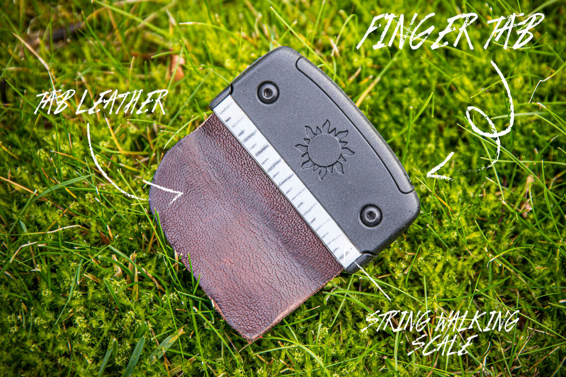 Annotated picture of a barebow finger tab.