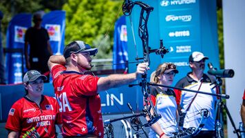 Alexis Ruiz and Curtis Boradnax won compound mixed team at Antalya 2025. 