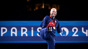 Matt Stutzman celebrates winning the 2024 Paralympic Games.