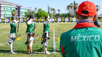Mexico coach watching Mexican recurve women team.
