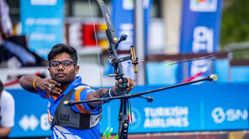 Dhiraj Bommadevara shooting for bronze in Antalya.