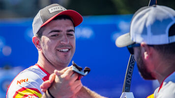 Miguel Alvarino Garcia celebrates winning gold at Munich 2022
