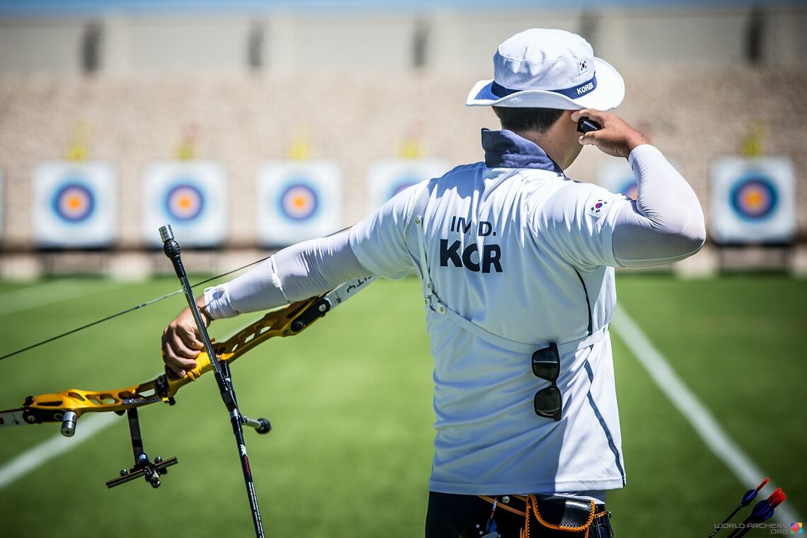 Im Dong Hyun shooting from behind