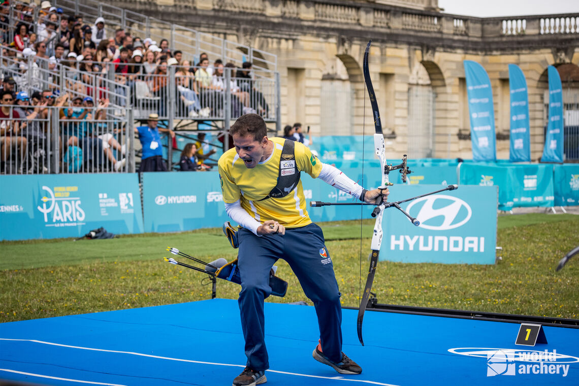 Marcus D’Almeida wins first international World Cup stage in Paris 2022.