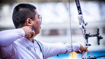 Seo Mingi aiming. 